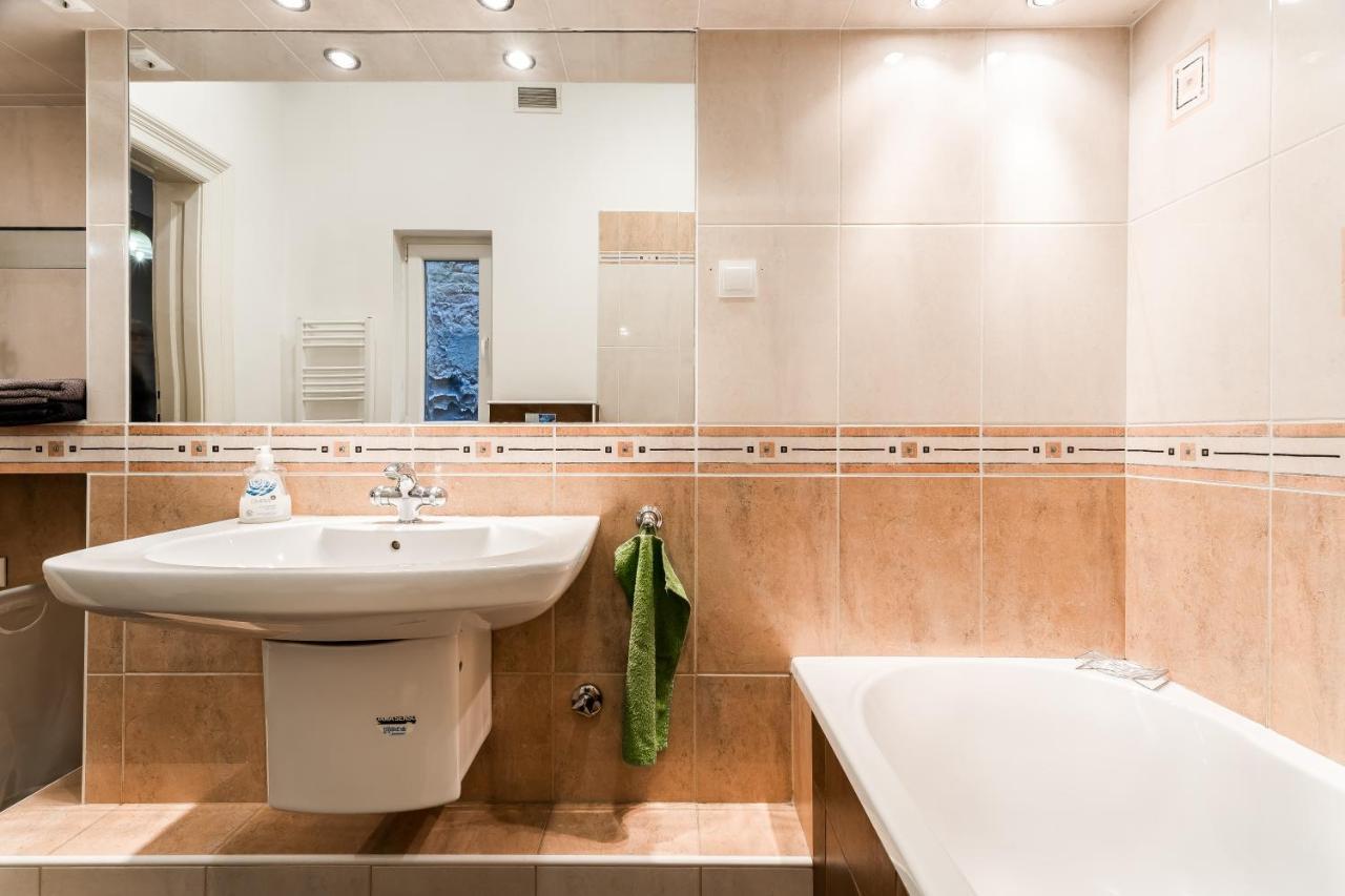 Berta - 4 Bedrooms, 3 Baths Budapest Exterior foto
